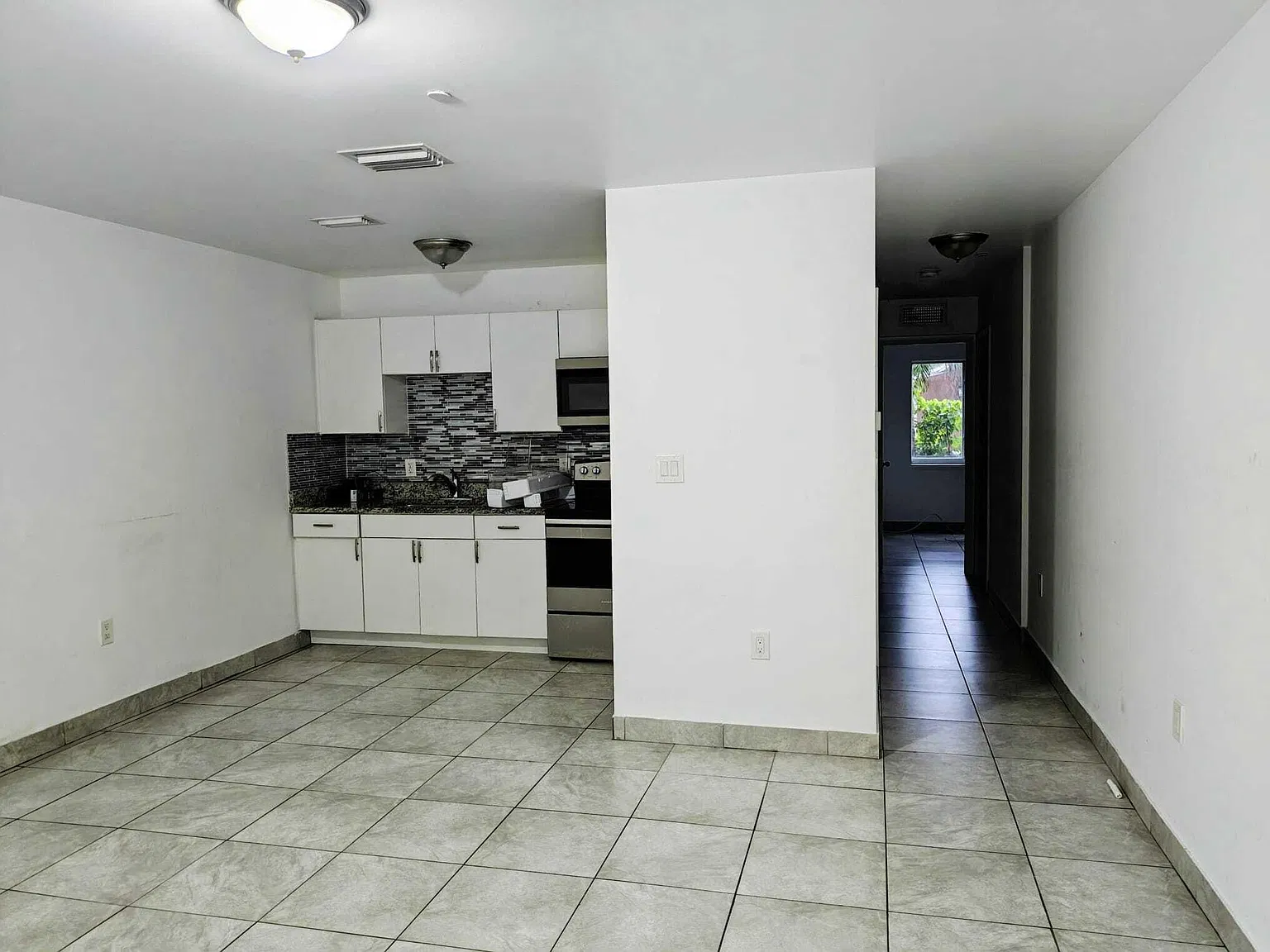 2 bed, 2.0 bath, 14920 sqft, $1,895 — Photo 1