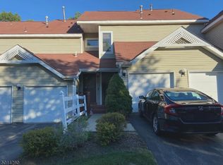 13 Petersburg Ct, Oak Ridge, NJ 07438