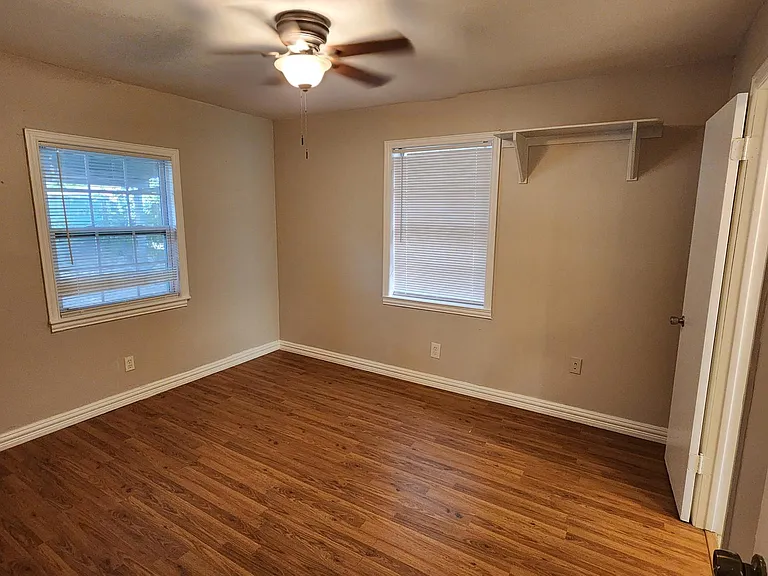 808 Howell Dr — Photo 15