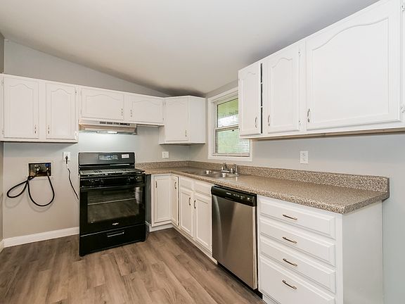 5th image of 414 N Cochise Dr