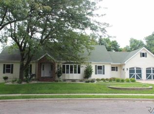 2104 E Slaten Ct, Sioux Falls, SD 57103