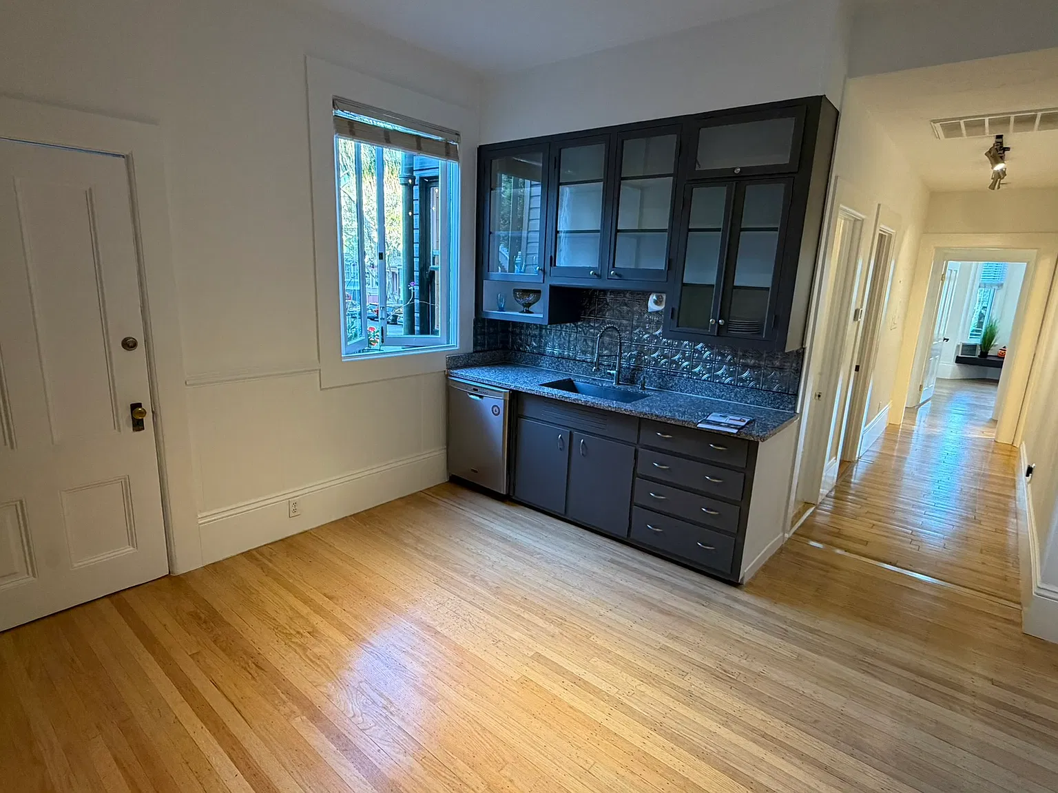 3 bed, 1400 sqft, $12,000 — Photo 2