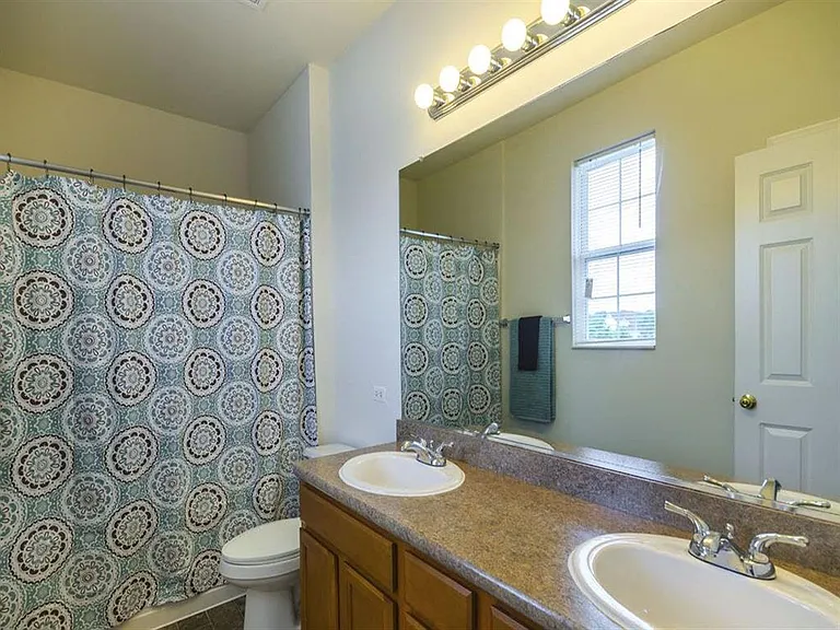 Remington Apartment Homes — Photo 33