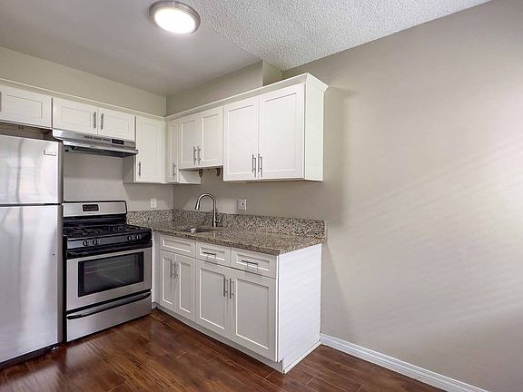 5th image of 3952 Iowa St APT 9