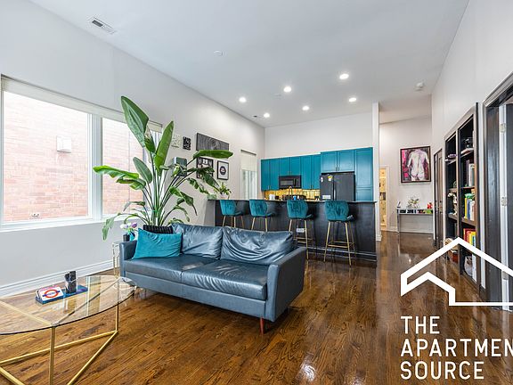 2nd image of 2409 W Catalpa Ave APT 408