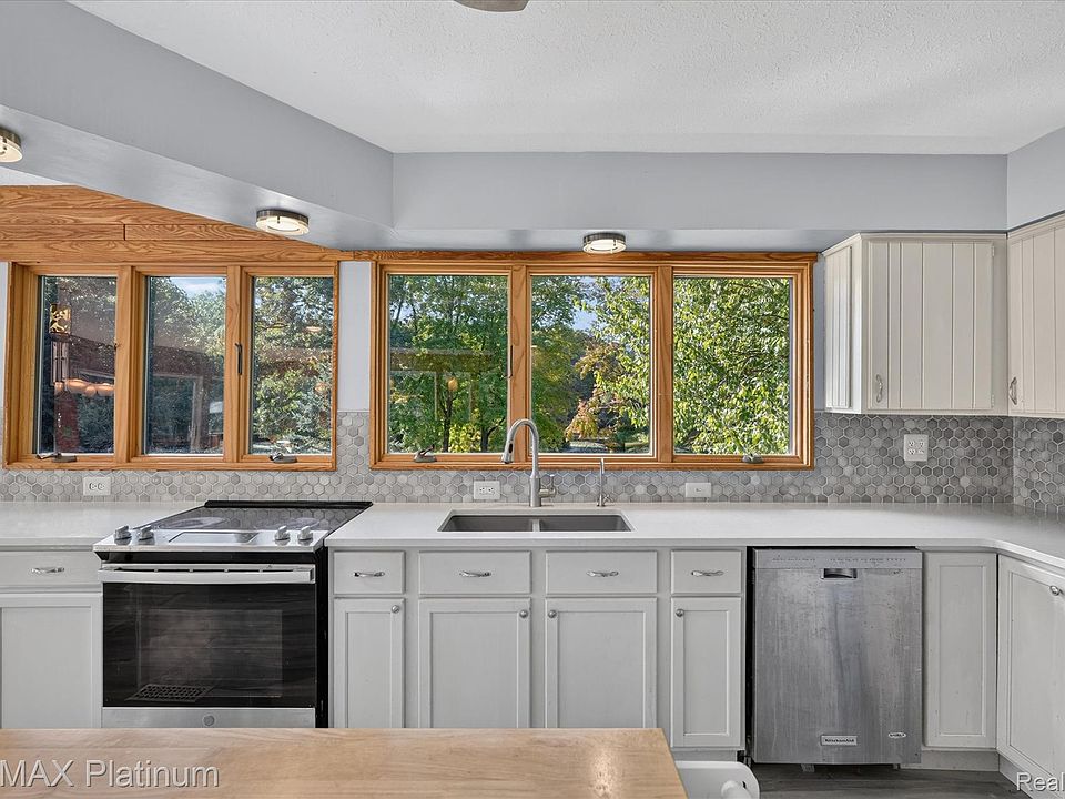 21955 Spearswood Dr, photo 11