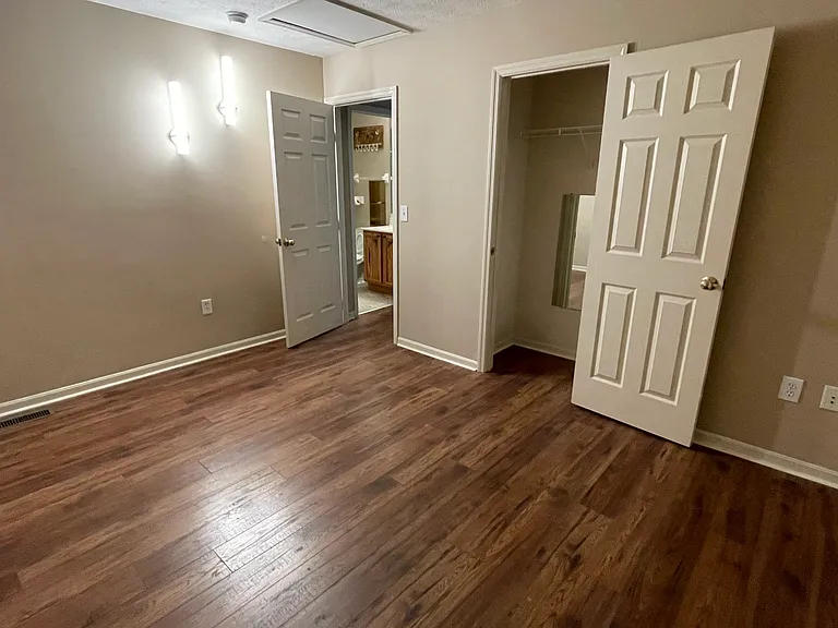 7740 Livingston Dr — Photo 14