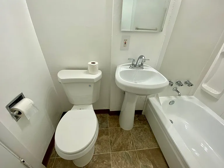 2741 Brooks Ave NE — Photo 10