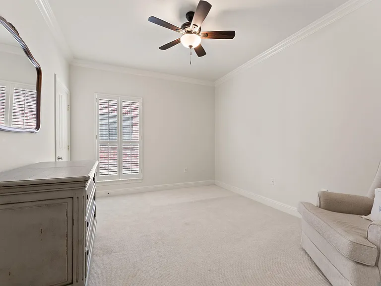 228 E Greens Dr — Photo 10