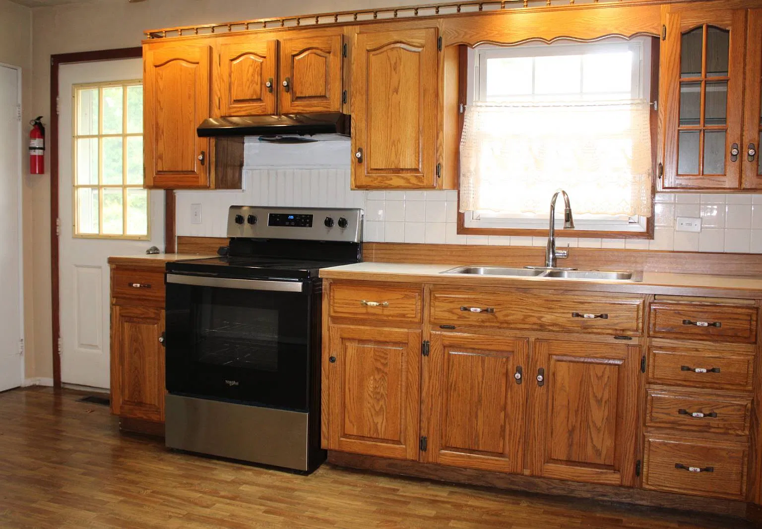 2 bed, 1.0 bath, $1,375 — Photo 2