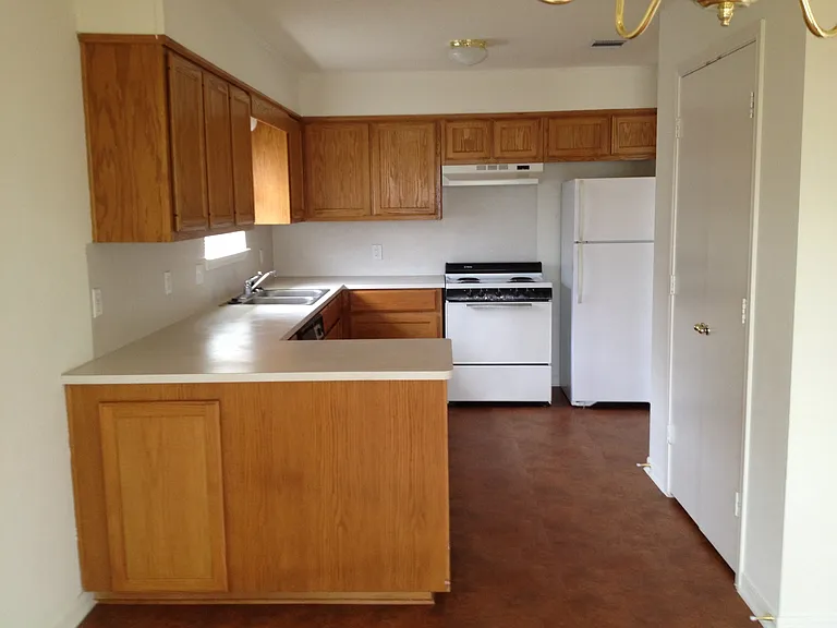638 Park Place Dr — Photo 3