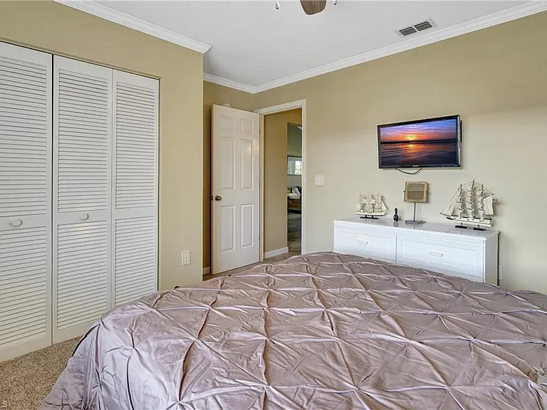 3062 Sandpiper Bay Cir #K302 — Photo 20