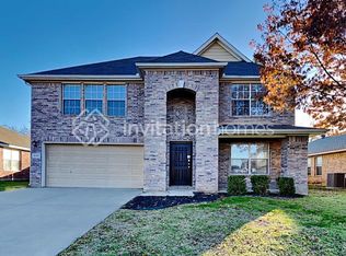 2100 Collington Dr, Roanoke, TX 76262