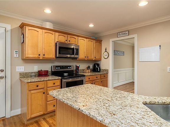3rd image of 7130 Holly Glen Dr