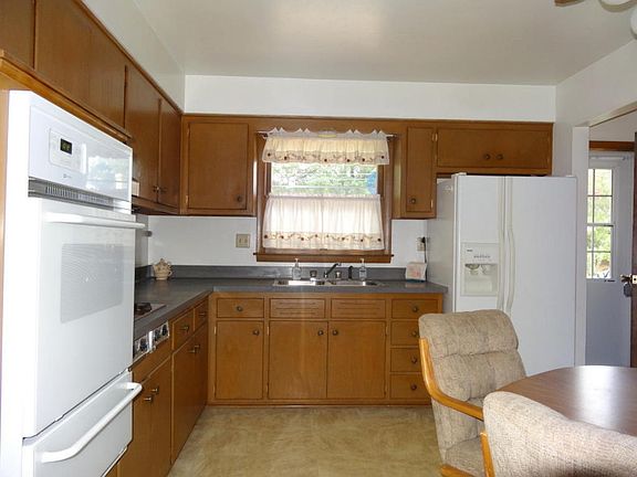 3rd image of 4896 W Terry Ave