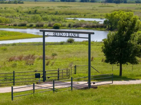 8509 Us Highway 81 N, Bowie, TX 76230