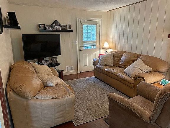 Livingroom with hardwoods