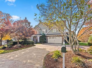 6 Huntington Chase Dr, Asheville, NC 28805