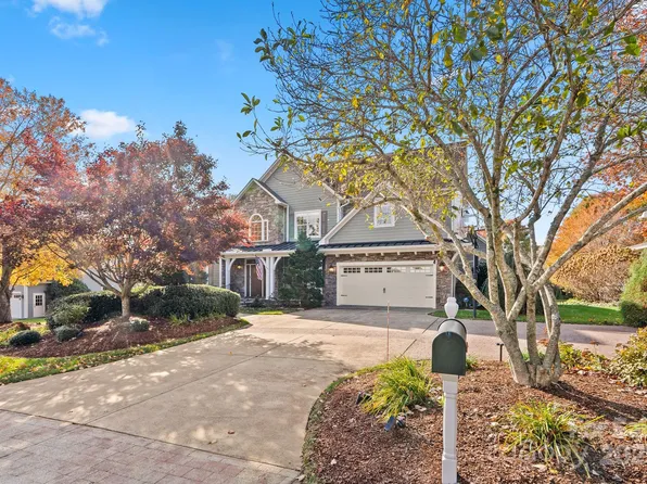 6 Huntington Chase Dr, Asheville, NC 28805