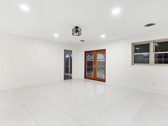 3rd image of 3813 Ferran Dr