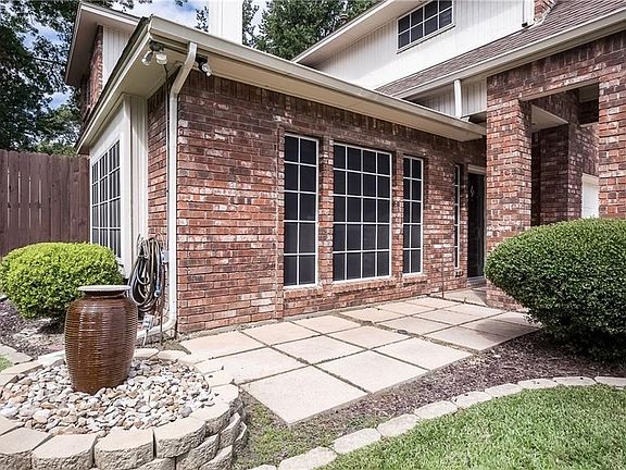 3rd image of 4328 Greenwood Ln