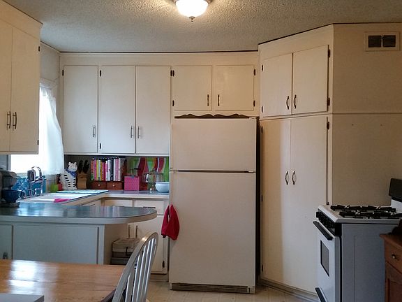 Kitchen has pantry
