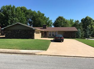 2556 E Elaine Ave, Fayetteville, AR 72703