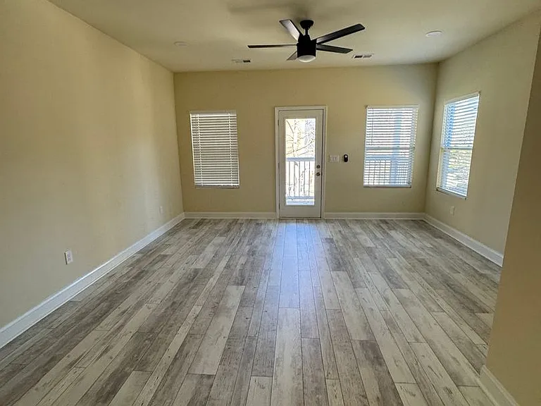 1911 Hermosa St — Photo 17