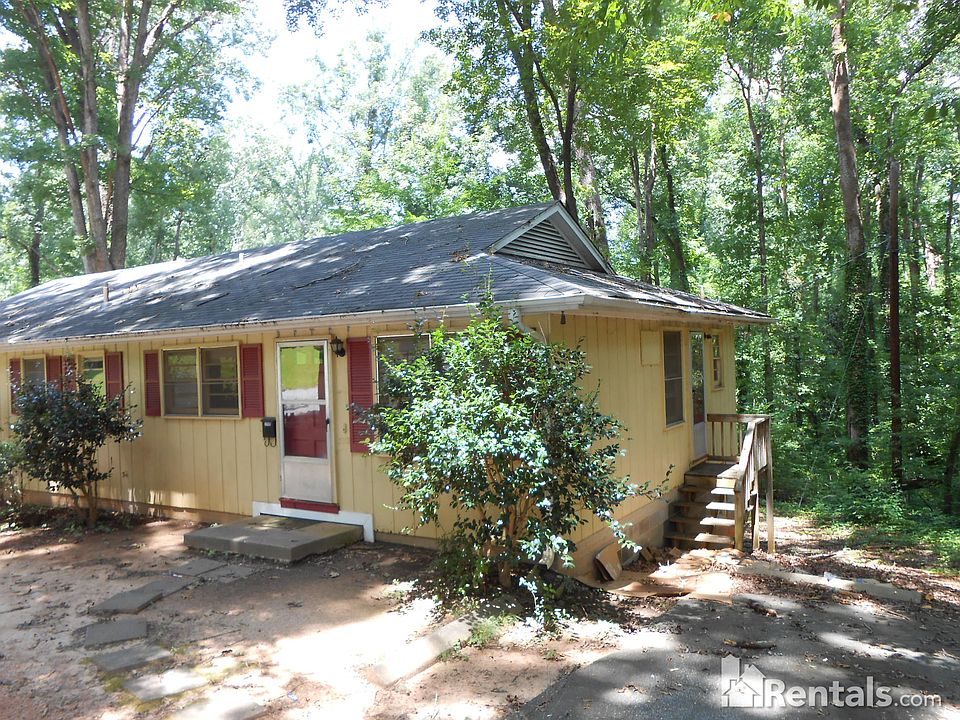 1st image of 300B Amherst Dr