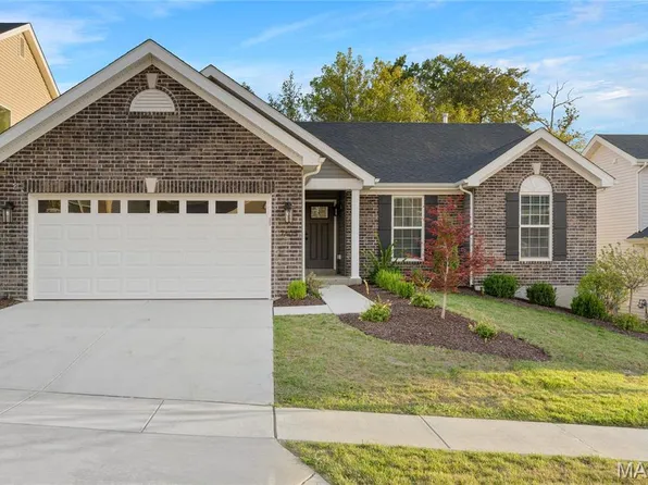 7405 Shadow Point Dr, Saint Louis, MO 63129