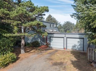 330 NW 25th St, Newport, OR 97365