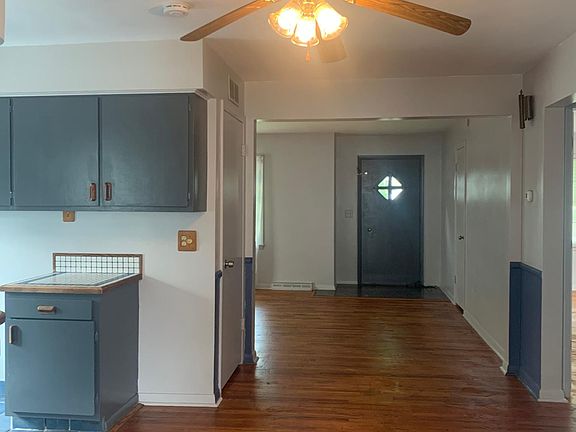 5th image of 350 Kenmore Ave NE