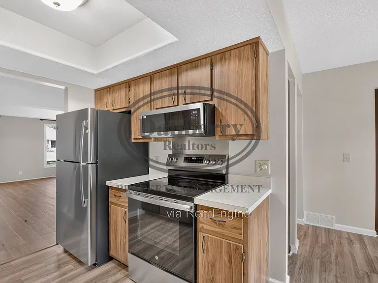 5409 Westcastle Dr #4 — Photo 9