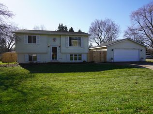 29 1st Ave, Montgomery, IL 60538