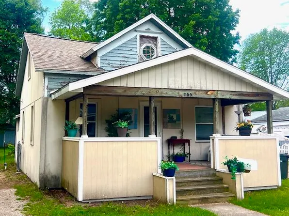709 Oak Ave, Muskegon, MI 49442