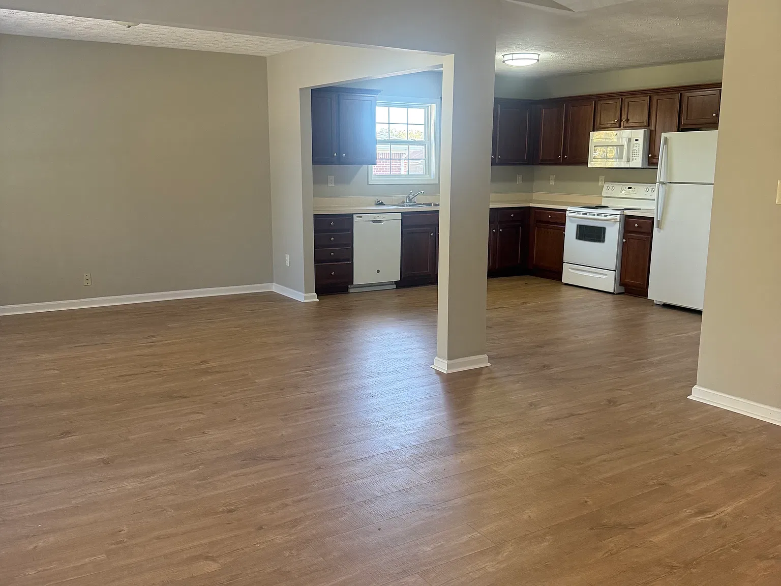 3 bed, 1200 sqft, $1,500 — Photo 4