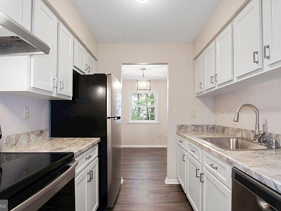 3rd image of 3324 Valley Dr Unit 3324