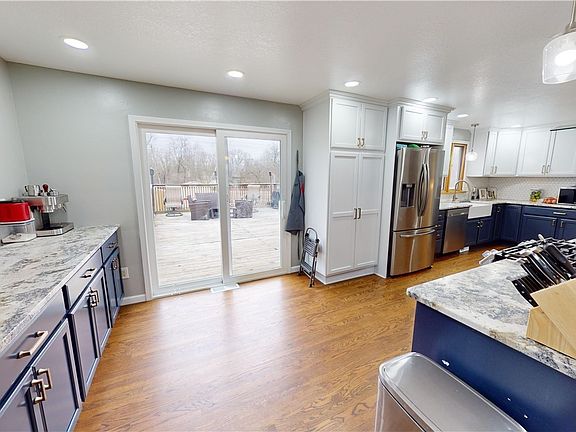 5th image of 611 Oakridge Dr