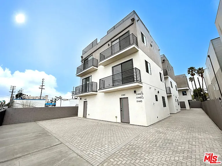 11443 1/2 Hatteras St — Photo 21