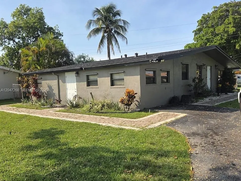6118 Royal Palm Blvd