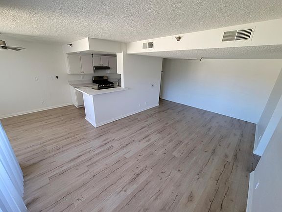 4th image of 5949 Whitsett Ave APT 211