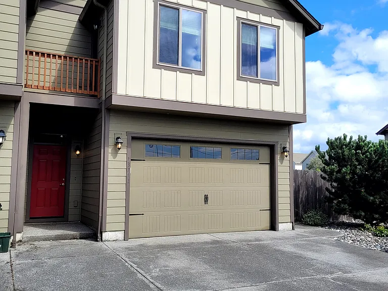 13714 NE 64th Cir — Photo 1