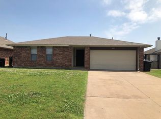 648 NW 21st St, Moore, OK 73160