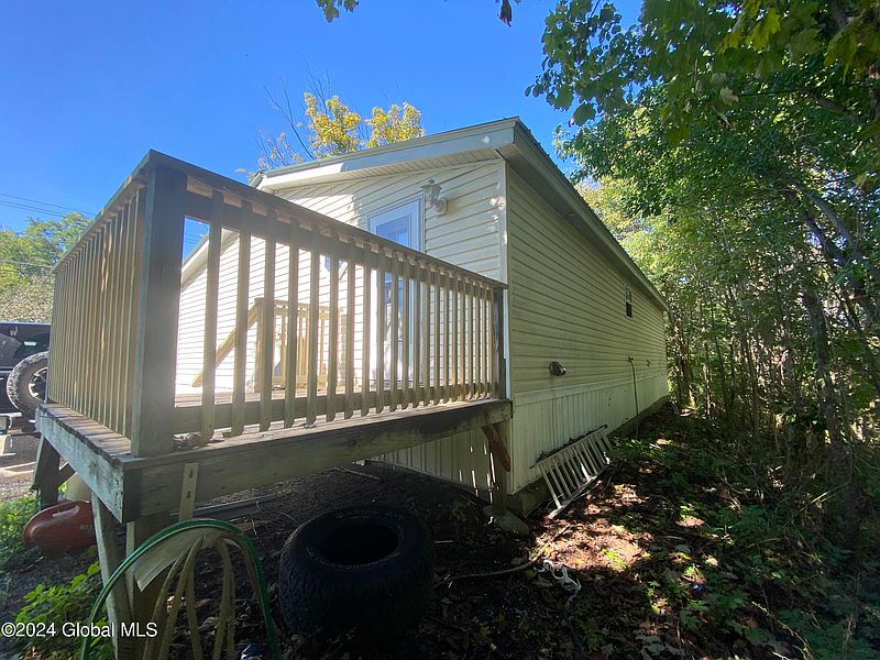 3rd image of 1720 Creek Road