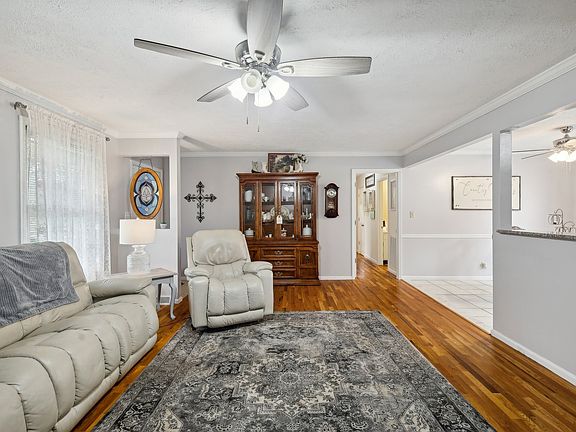 3rd image of 1780 Auburn Dr