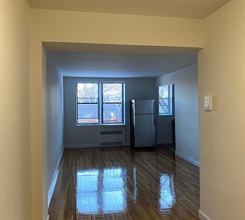 4th image of 14210 Hoover Ave APT 305