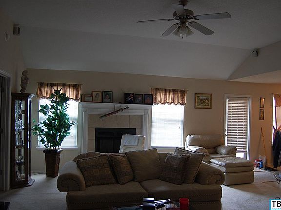 3rd image of 3008 Belmont