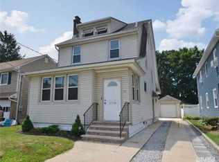 16 Saint James Pl #2, Rockville Centre, NY 11570