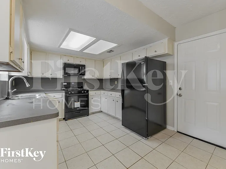 2506 Rambling Brook Dr — Photo 6