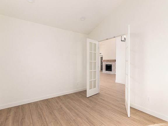5th image of 3906 E Tanglewood Dr